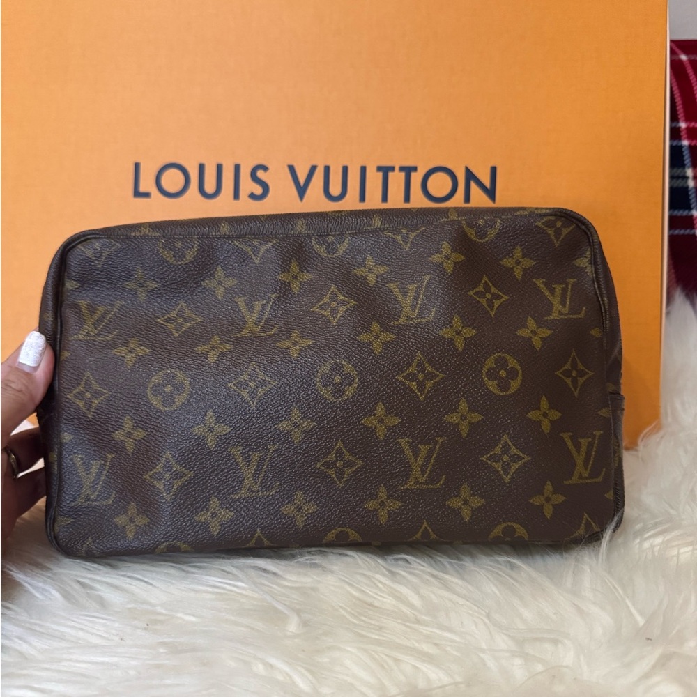 Authentic Louis Vuitton vintage trousee 28 monogram canvas